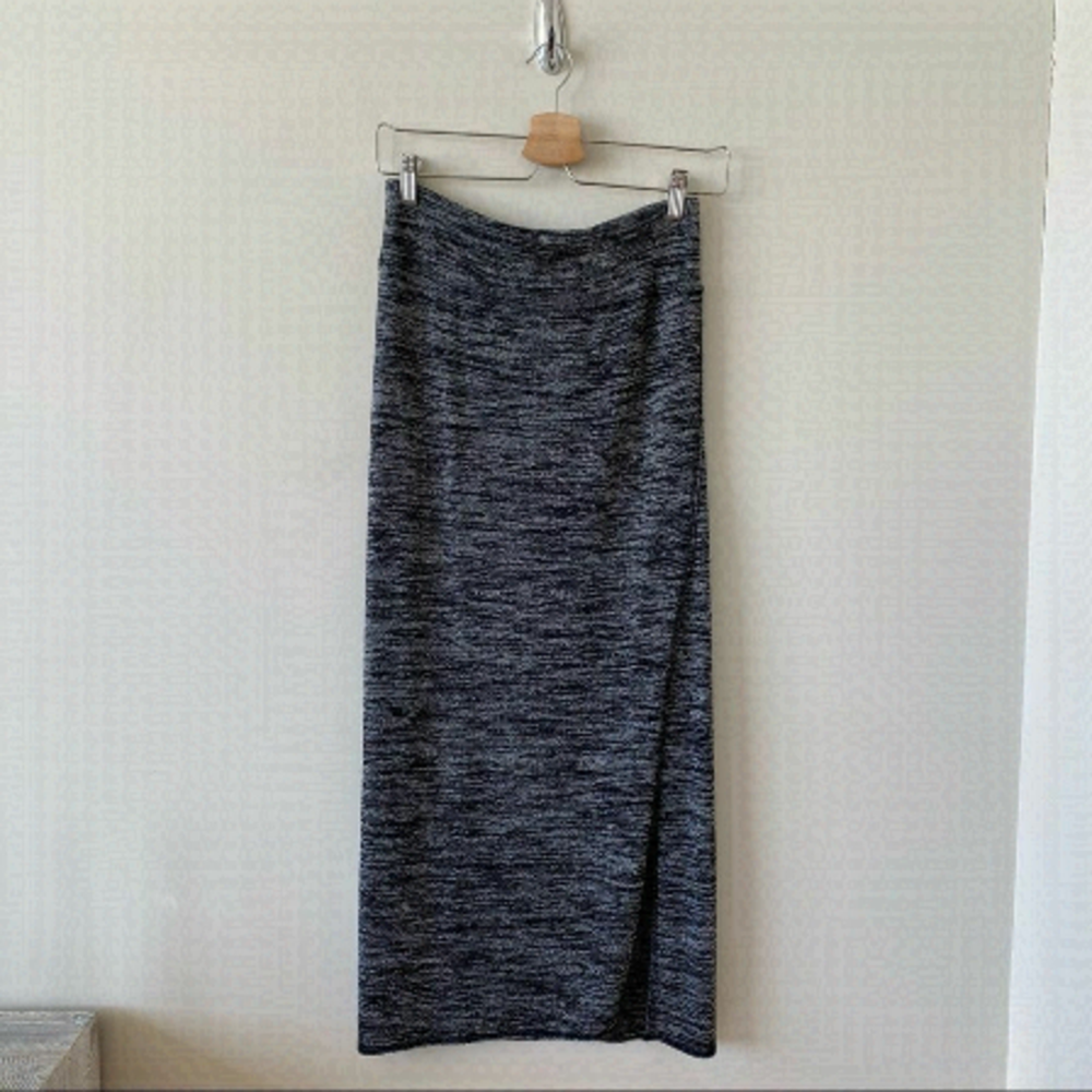 Aritiza "Wilfred Free" Heather Grey/Black Midi Shields Skirt (Small)